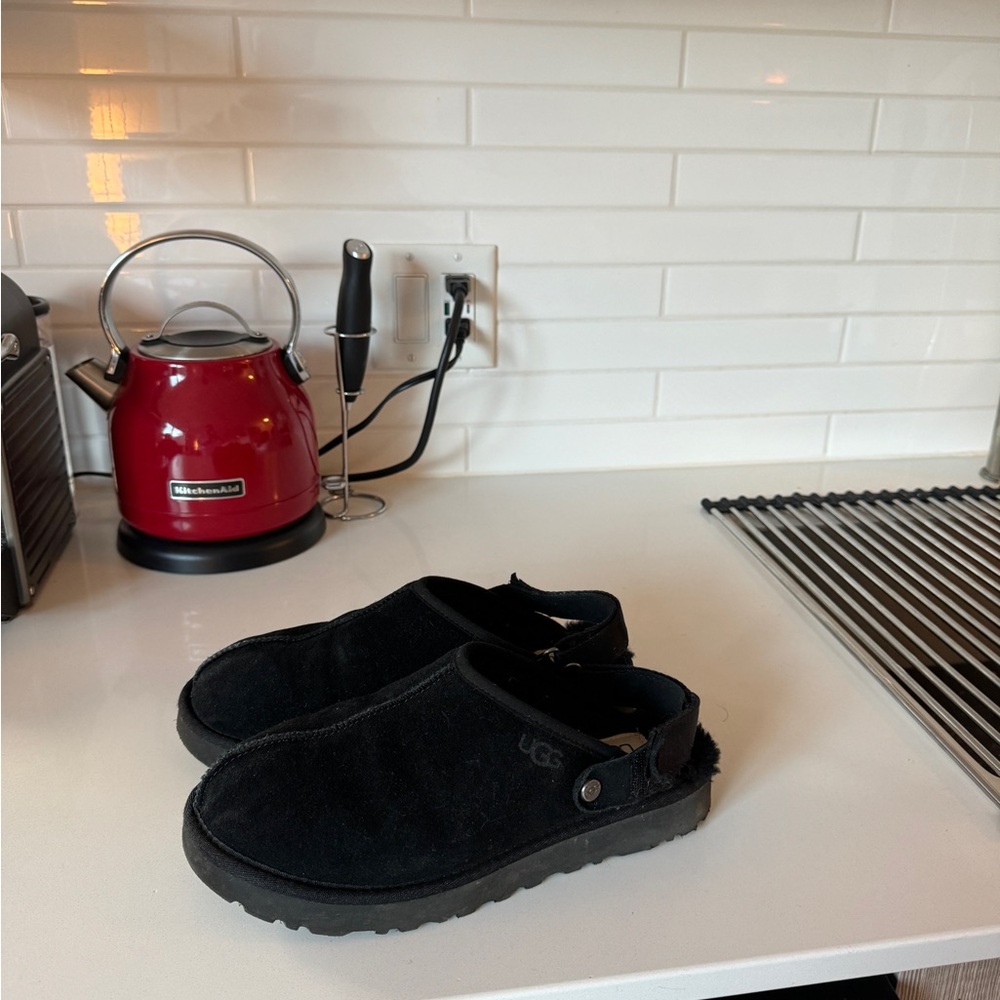 UGG slippers - Picture 2 of 3
